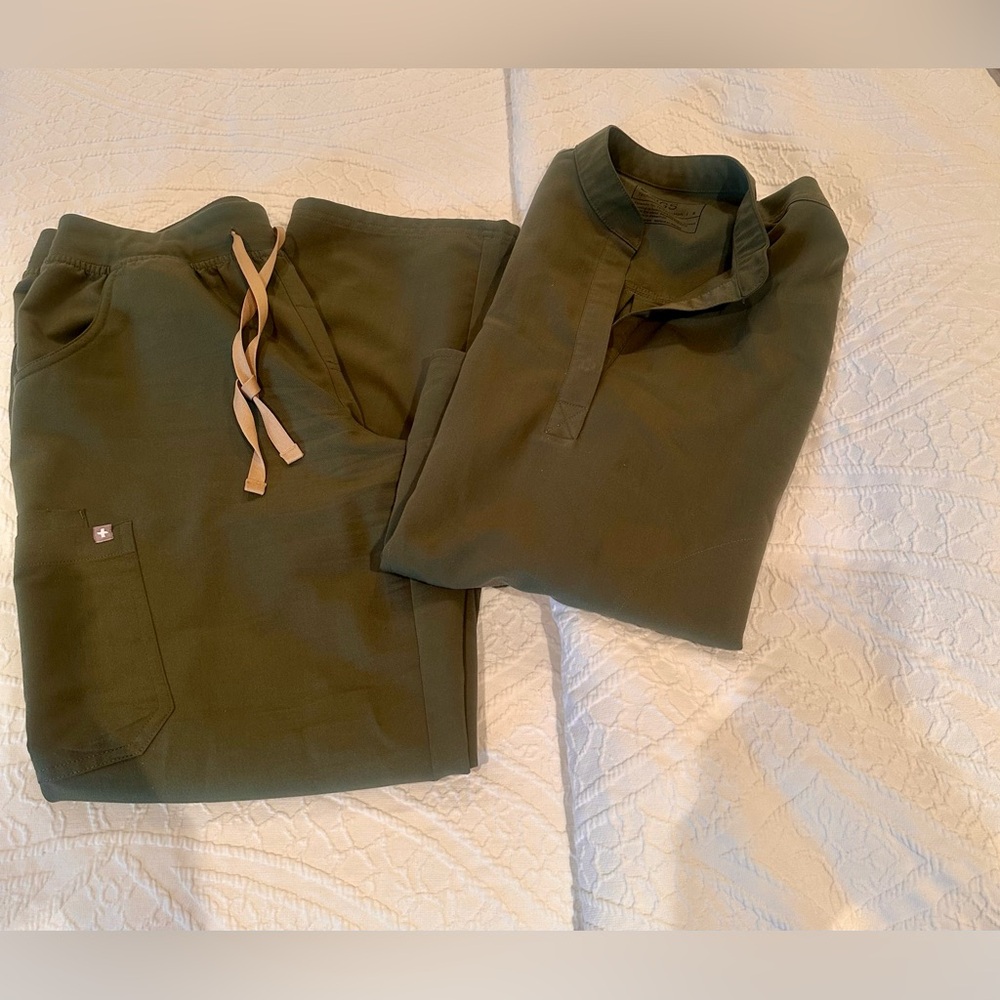 Complete FIGS Green Scrub Set